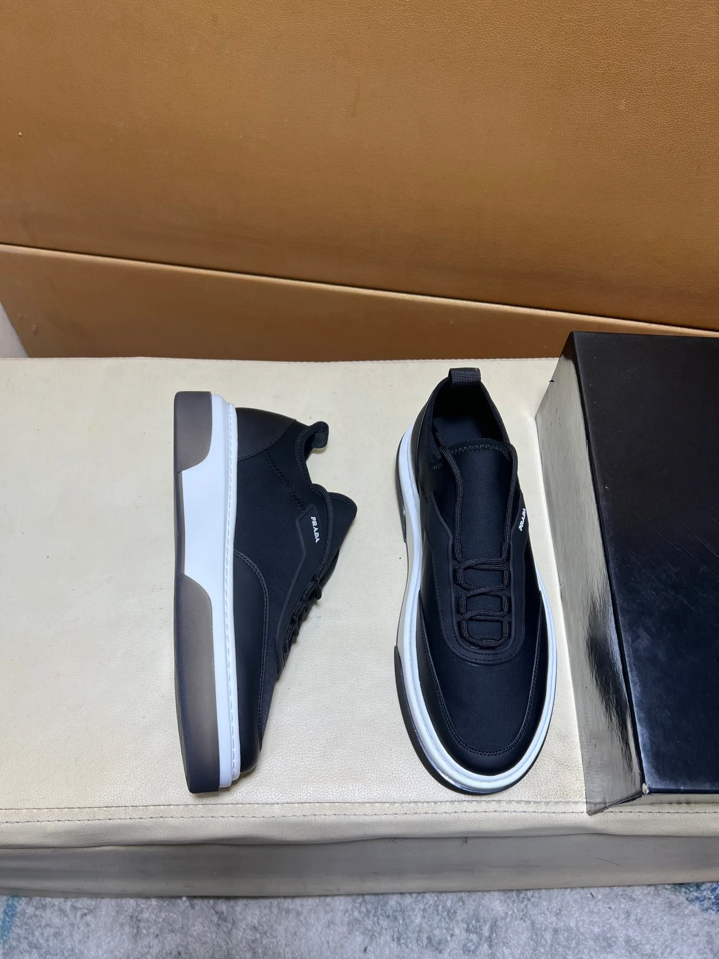 pp560💰👑👑《PRADA》【Classic Original Version】Prada: Top 🔝 Purchasing Agent 🔍🔍Sold at the latest men’s counter simultaneously, imported high-quality original version from Italy 🇮🇹: 🔝Brand silk calfskin·Shoe height, brand logo·Brand high mercerized canvas cloth·Tongue screen printing Brand logo: Prominent (high-end, extravagance, class), exquisite workmanship (imported Italian 🇮🇹 water-based mesh lining, 🐂cowhide feet), soles: original soles specially provided by the original factory, double-layer movable molding: transparent air cushion bottom, environmentally friendly, wear-resistant, ultra-light, comfortable, 🌲🌲🌲, real-life photos 🎬The real ones are more beautiful Code number 38-44